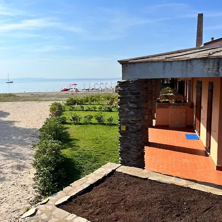 4 Fronte Mare Apartment *